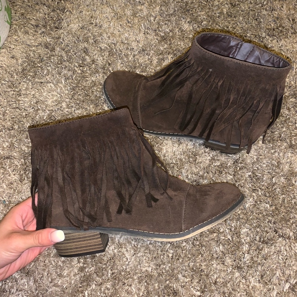 Breckelle’s brown Tassel Boots